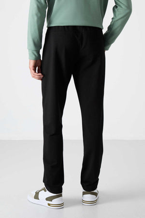 Pantaloni de trening Tommylife Wholesale Slim Fit Classic Leg pentru bărbați 84671 Negri