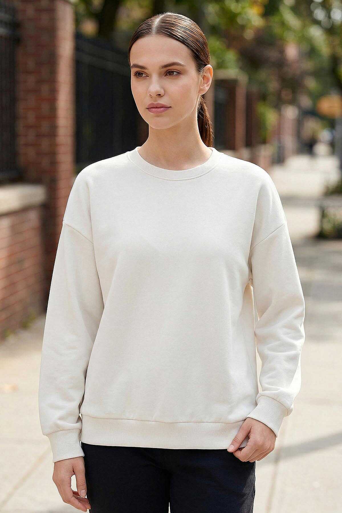Tommylife Toptan Ekru Basic O Yaka Oversize Kadın Sweatshirt - 97053