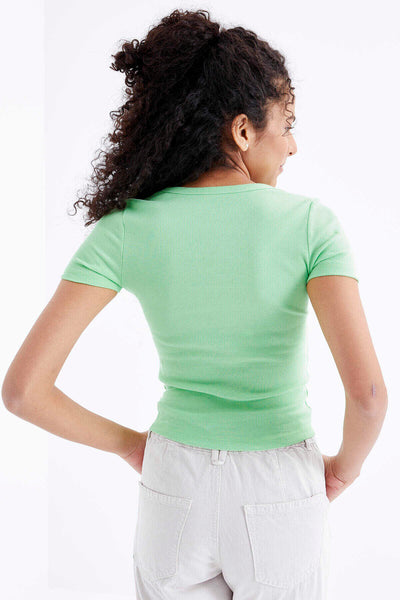 Tricou damă Tommylife Wholesale, verde fistic, simplu, cu mânecă scurtă și guler rotund - 97202
