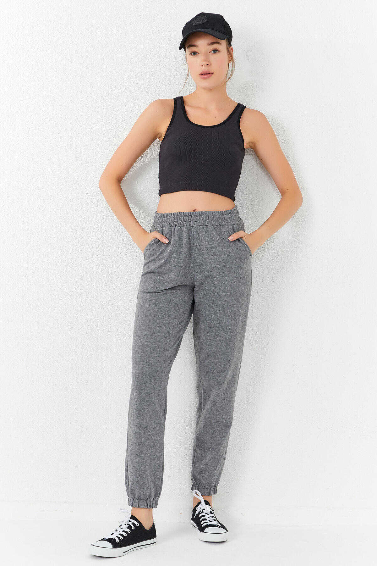 Maiou scurt pentru femei, fără mâneci, croială slim fit, cu guler în U, Tommylife Wholesale, 97160, culoare fumuriu