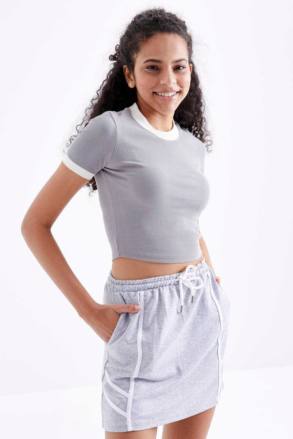 Tommylife Toptan Gri Basic Kol Detaylı O Yaka Kadın Crop Top T-Shirt - 97200