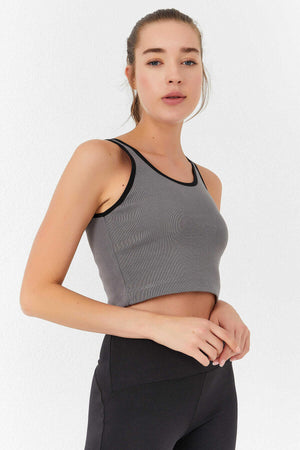 Tommylife Toptan Gri Basic Sıfır Kol Dar Kalıp U Yaka Kadın Crop Top Atlet - 97162