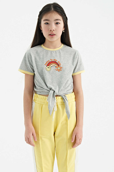Tommylife Toptan Gri Melanj Baskı Detaylı O Yaka Çok Renkli Bağlama Detaylı Kız Çocuk T-Shirt - 75113