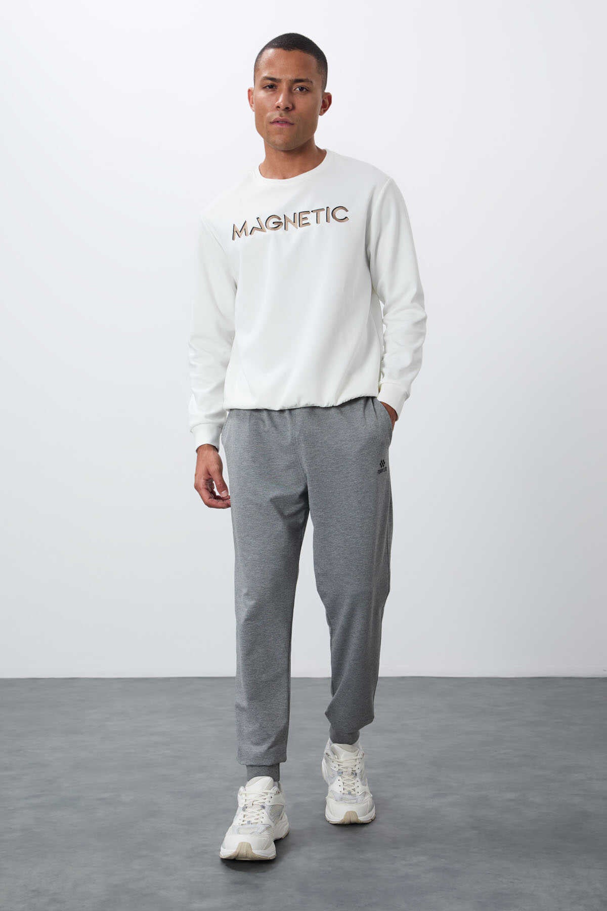 Pantaloni de trening bărbătești Tommylife Wholesale, gri melanj, clasici, cu buzunare, croială standard și manșete - 84652