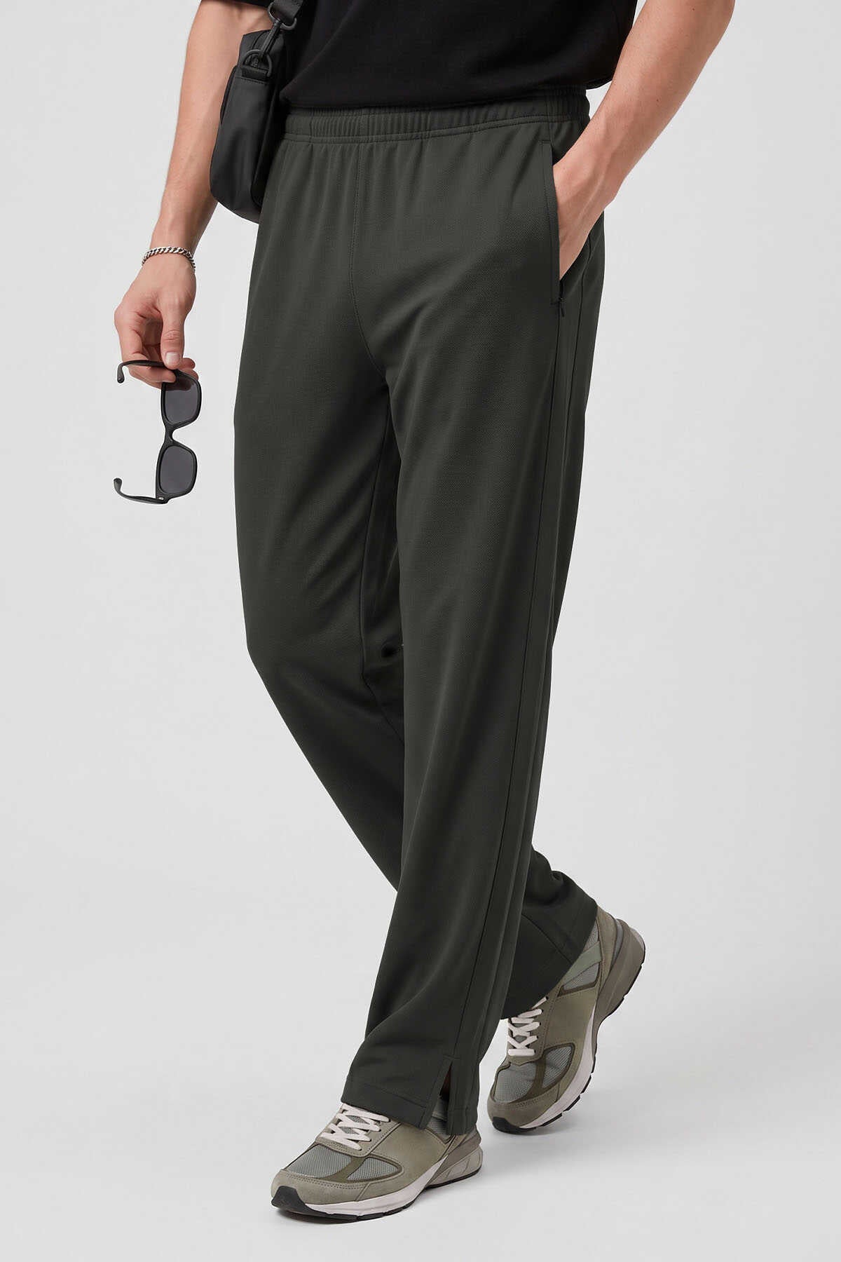 Pantaloni de trening palazzo pentru bărbați, kaki, cu curea, croială confortabilă, Tommylife, en-gros - 82196