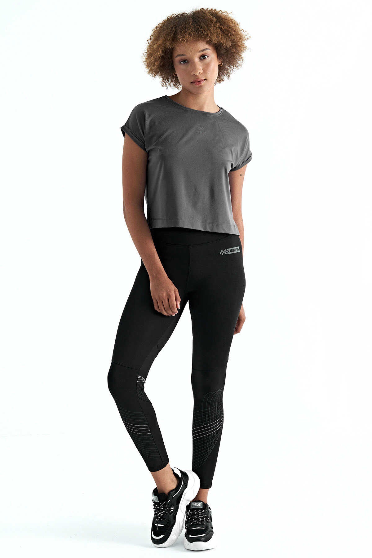 Tommylife Toptan Koyu Gri Logo Baskılı O Yaka Düşük Kol Oversize Kadın Crop T-Shirt - 97262