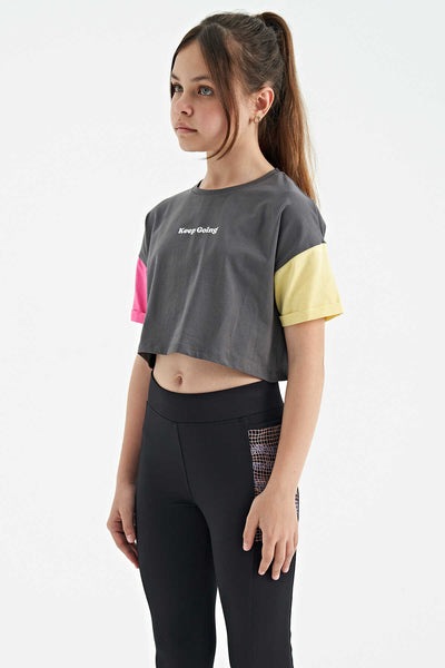 Tommylife Toptan Koyu Gri Yazı Baskılı O Yaka Düşük Omuzlu Oversize Kız Çocuk T-Shirt - 75130