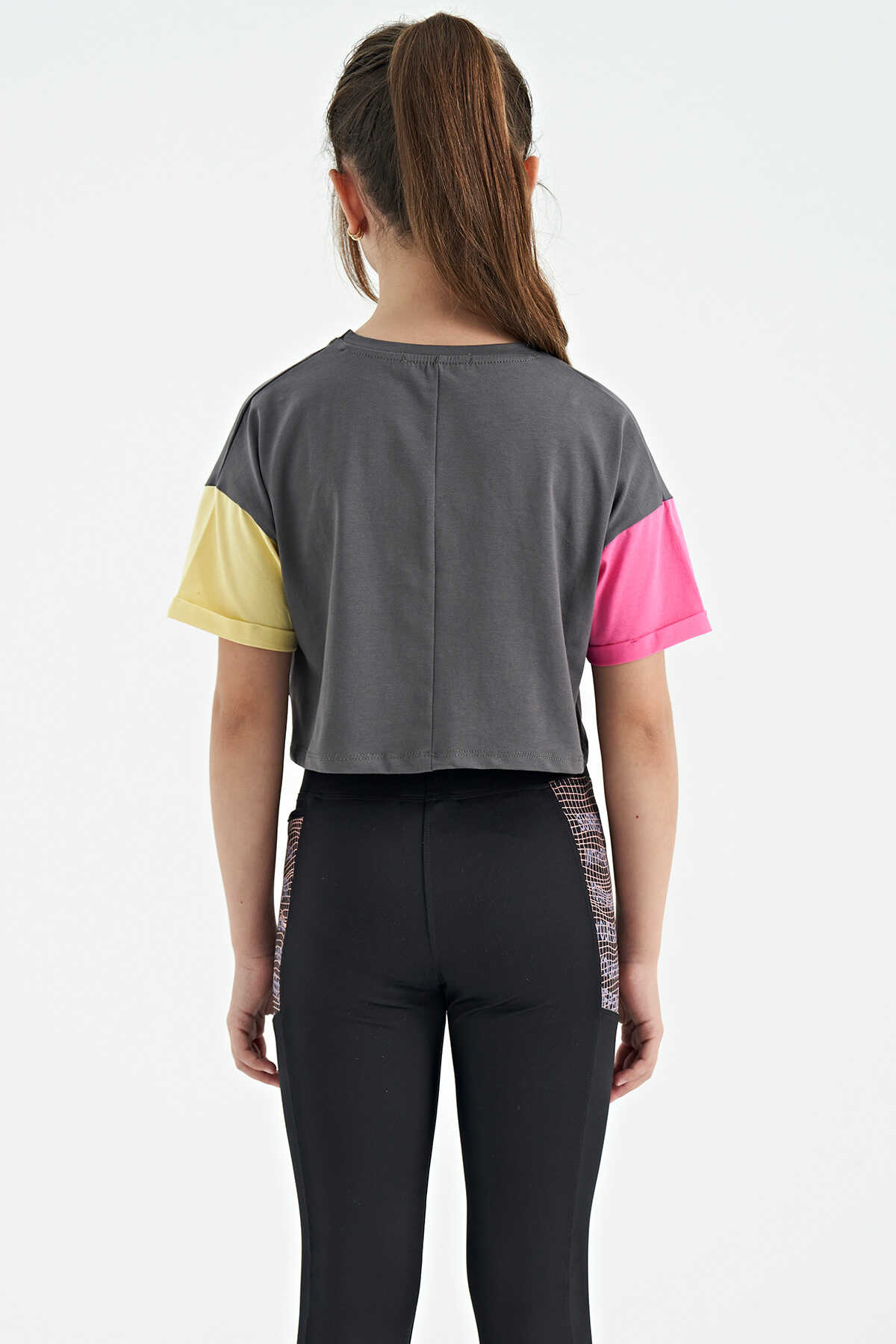 Tommylife Toptan Koyu Gri Yazı Baskılı O Yaka Düşük Omuzlu Oversize Kız Çocuk T-Shirt - 75130