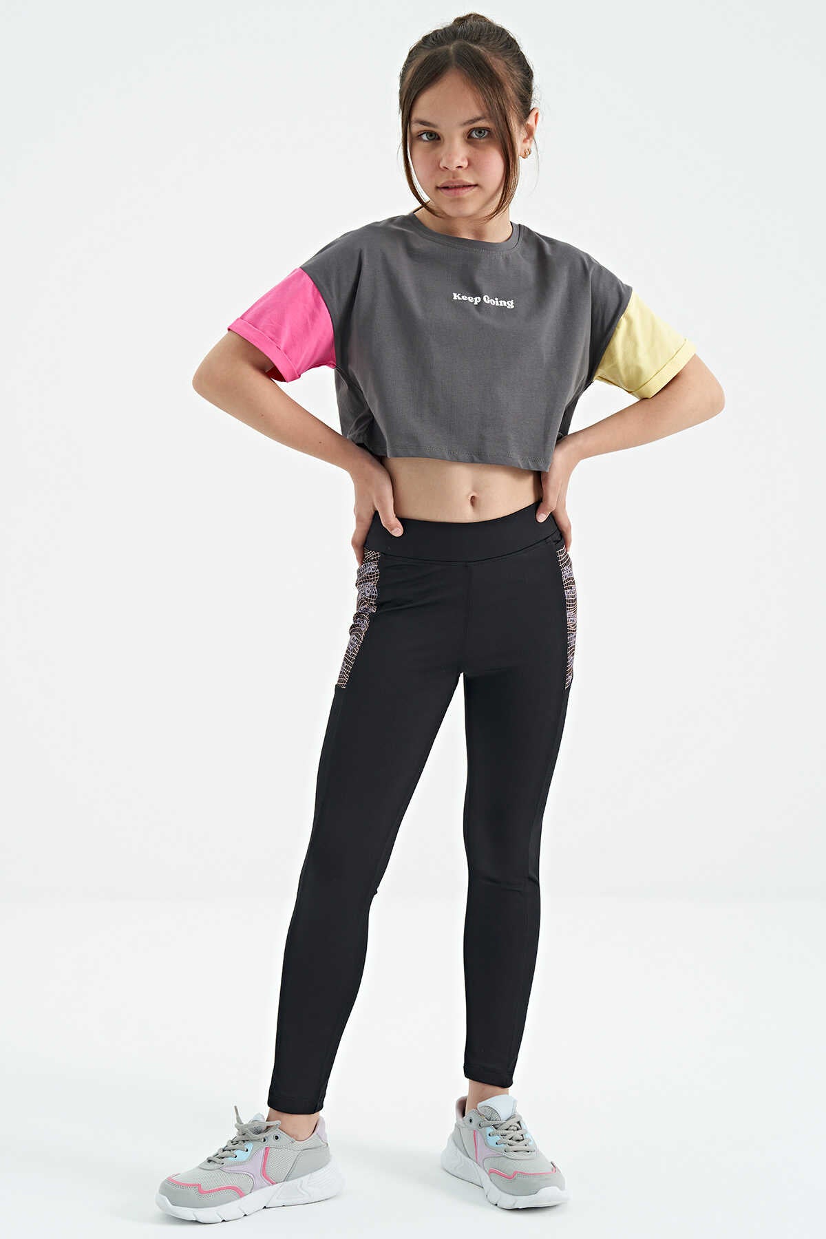Tommylife Toptan Koyu Gri Yazı Baskılı O Yaka Düşük Omuzlu Oversize Kız Çocuk T-Shirt - 75130