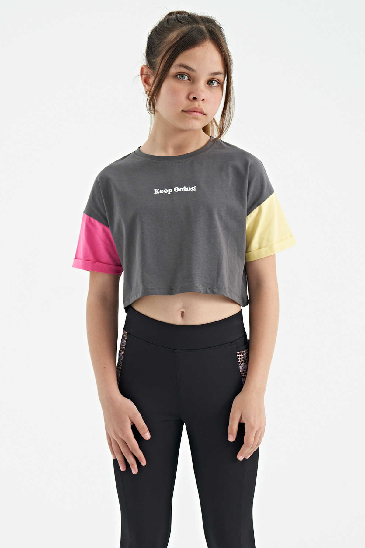 Tommylife Toptan Koyu Gri Yazı Baskılı O Yaka Düşük Omuzlu Oversize Kız Çocuk T-Shirt - 75130