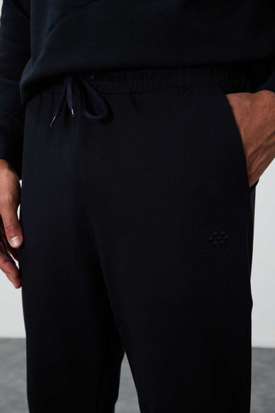 Pantaloni de trening bărbătești bleumarin Tommylife Wholesale cu șnur, buzunare, croială standard, model clasic pe picior - 84682