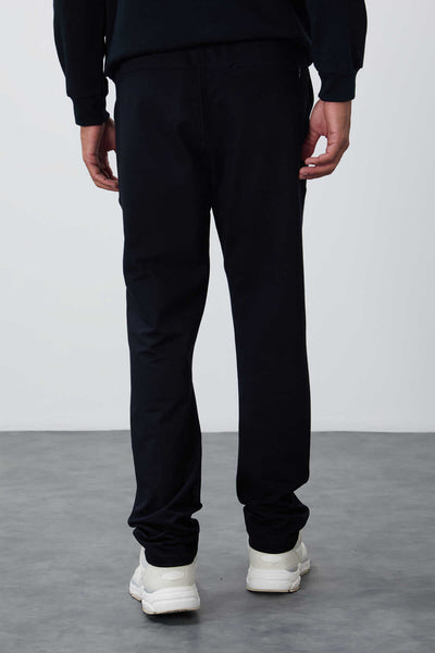 Pantaloni de trening bărbătești bleumarin Tommylife Wholesale cu șnur, buzunare, croială standard, model clasic pe picior - 84682
