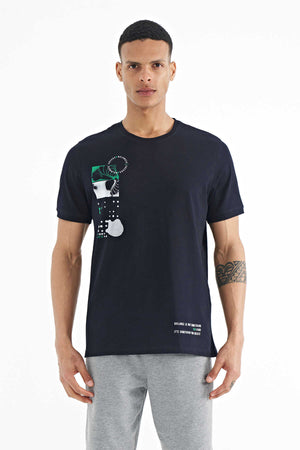 Tricou bărbătesc Tommylife Wholesale, croială standard, cu imprimeu bleumarin, guler rotund, detalii, 88216