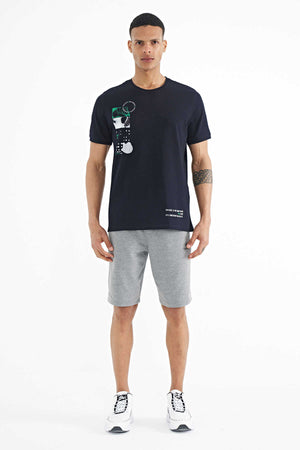 Tricou bărbătesc Tommylife Wholesale, croială standard, cu imprimeu bleumarin, guler rotund, detalii, 88216