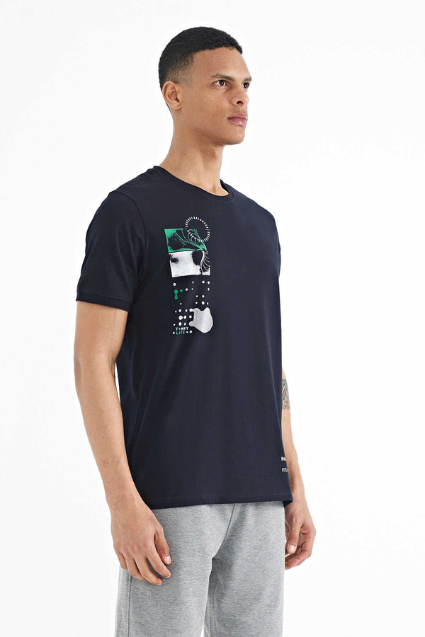 Tricou bărbătesc Tommylife Wholesale, croială standard, cu imprimeu bleumarin, guler rotund, detalii, 88216