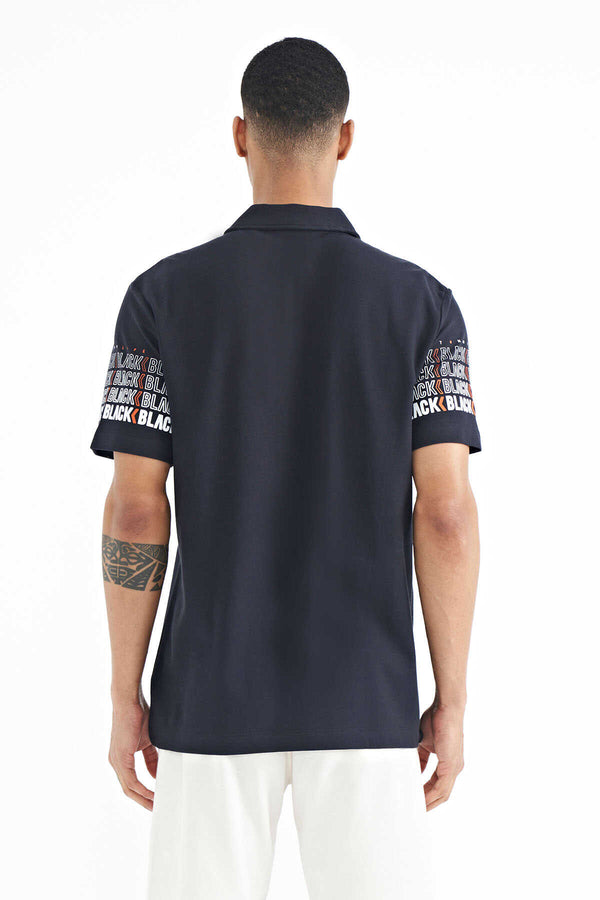 Tricou bărbătesc Tommylife Wholesale, bleumarin, cu imprimeu, guler polo, croială standard - 88240