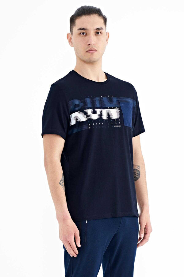 Tommylife Toptan Lacivert Ön Cep Detaylı Baskılı Standart Kalıp Erkek T-Shirt - 88200