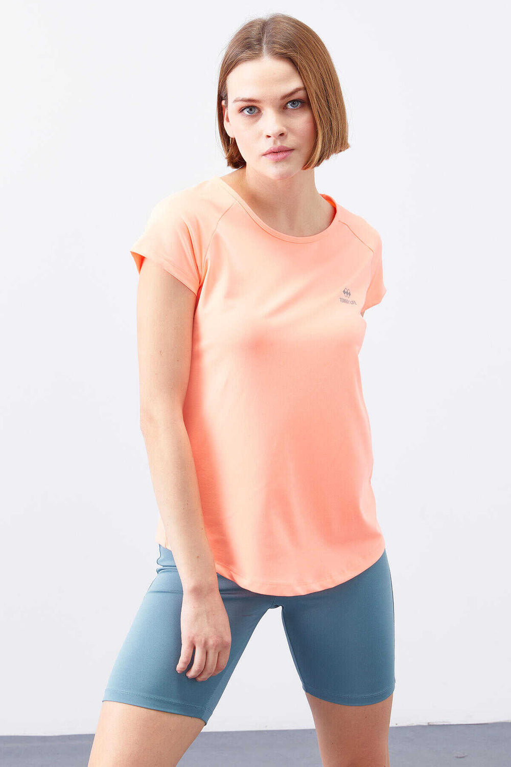 Tommylife Toptan Mercan Sırt Pencereli Kısa Kol Standart Kalıp O Yaka Kadın T-Shirt - 97101