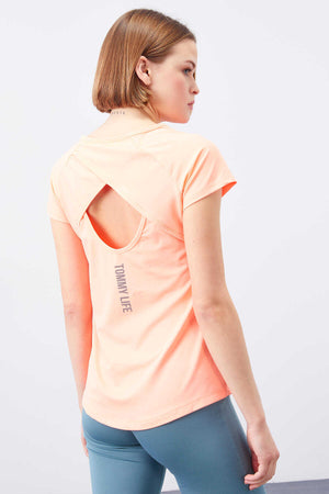 Tommylife Toptan Mercan Sırt Pencereli Kısa Kol Standart Kalıp O Yaka Kadın T-Shirt - 97101