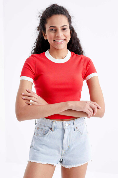 Tommylife Wholesale Tricou scurt pentru femei cu guler rotund și detaliu mânecă simplă Pomegranate Blossom - 97200
