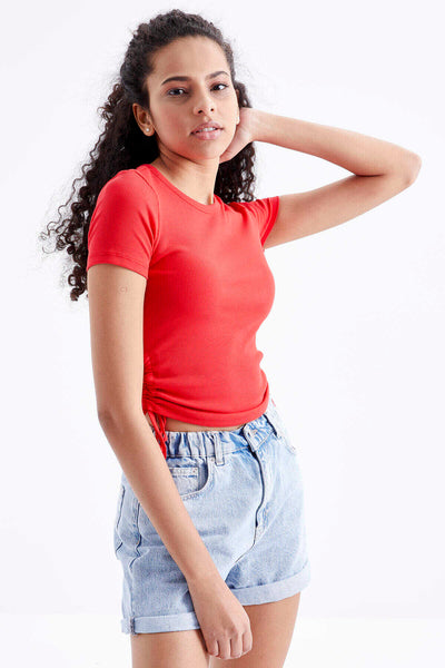 Tommylife Wholesale Pomegranate Blossom Basic Ruched Side Crew Neck Women's Crop Top T-Shirt - 97203