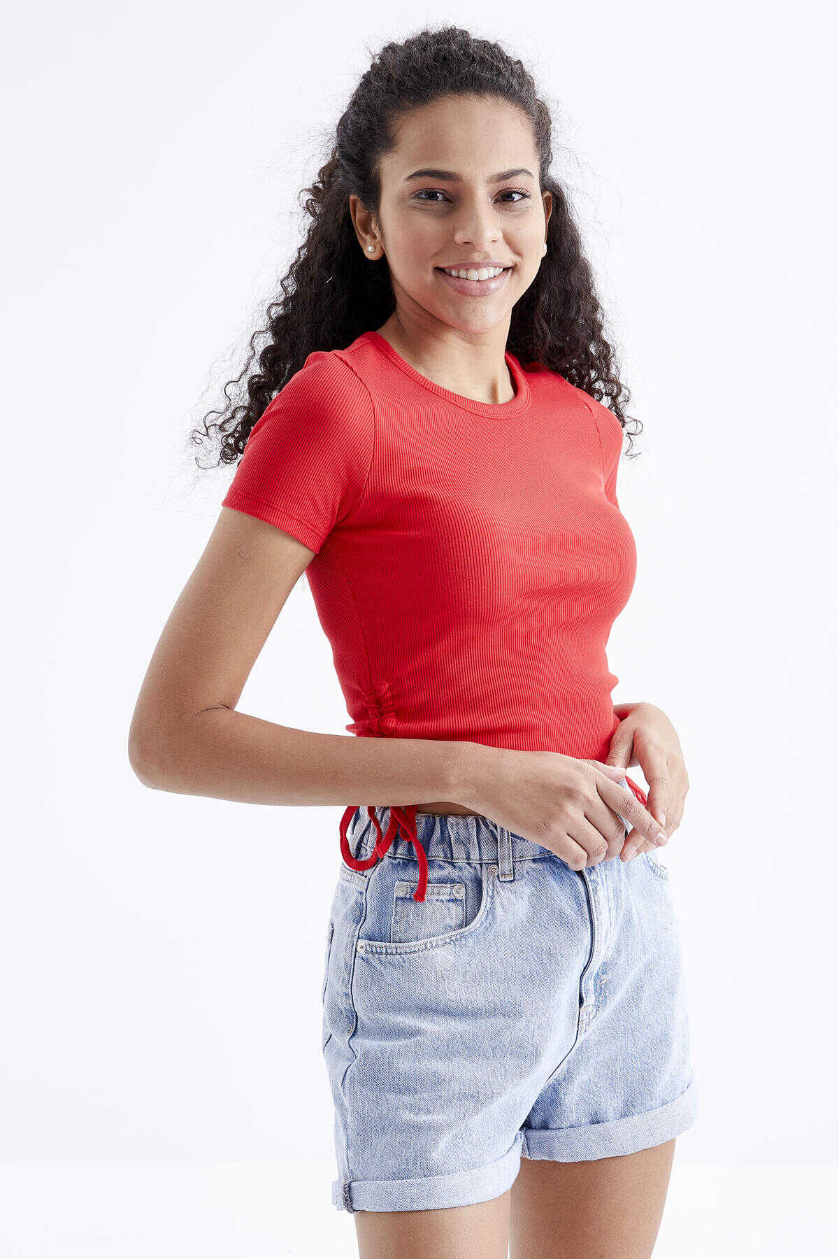 Tommylife Wholesale Pomegranate Blossom Basic Ruched Side Crew Neck Women's Crop Top T-Shirt - 97203