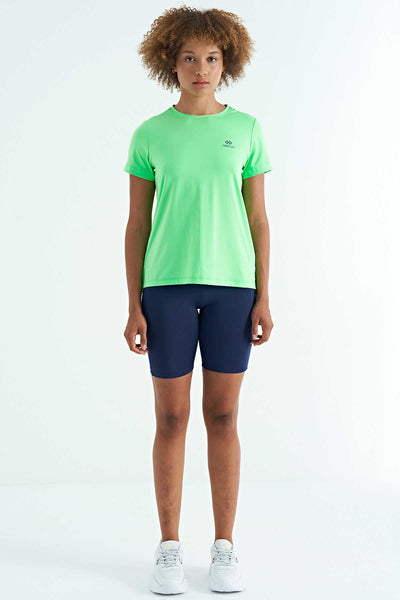Tommylife Toptan Neon Yeşil Sırt Yırtmaç Detaylı O Yaka Kısa Kollu Standart Kalıp Kadın T-Shirt - 97267
