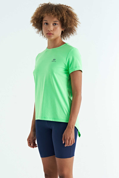 Tommylife Toptan Neon Yeşil Sırt Yırtmaç Detaylı O Yaka Kısa Kollu Standart Kalıp Kadın T-Shirt - 97267