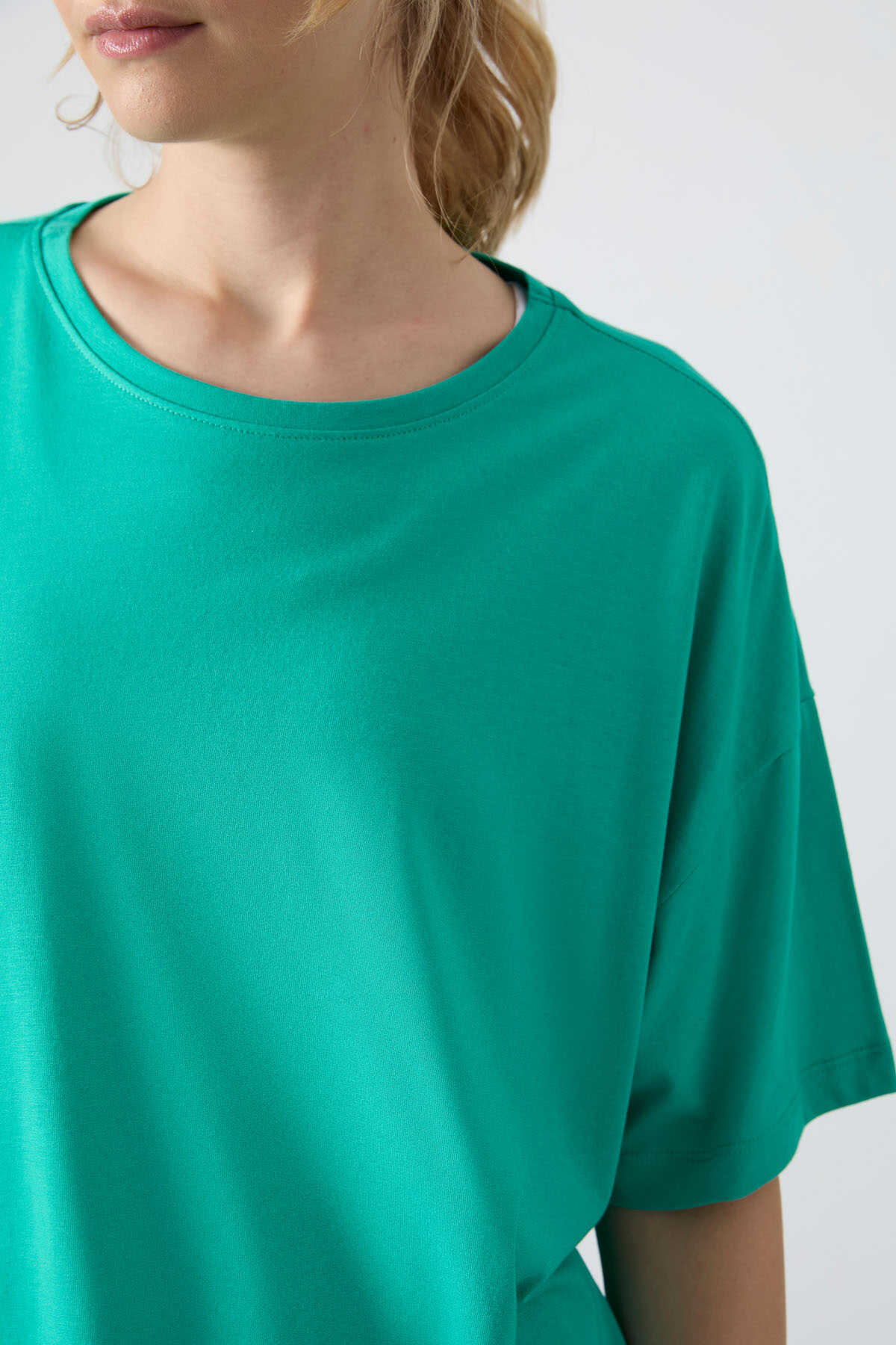 Tommylife Toptan O Yaka Oversize Basic Kadın T-Shirt 97285 Deniz Yeşili