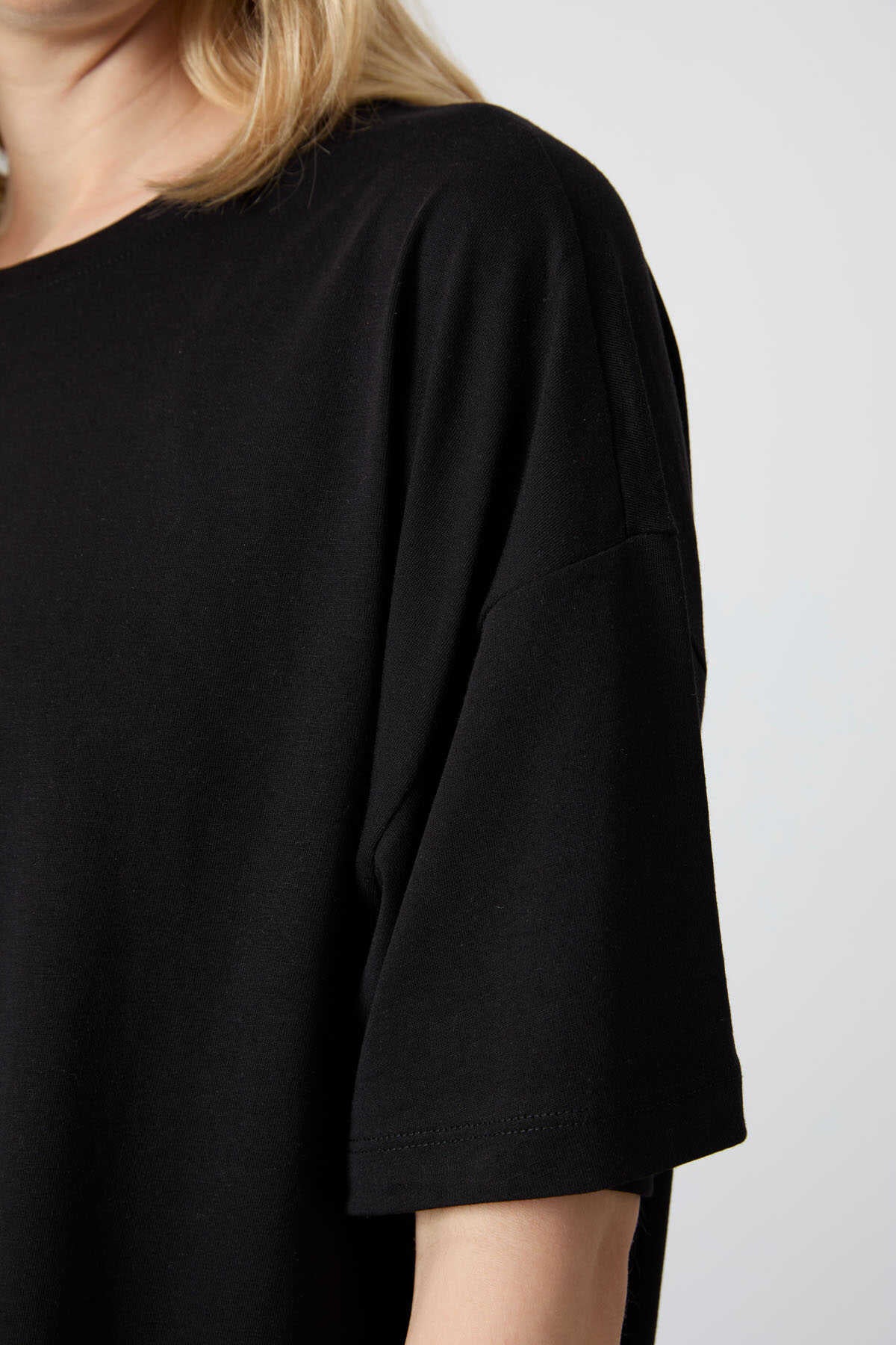 Tommylife Toptan O Yaka Oversize Basic Kadın T-Shirt 97285 Siyah