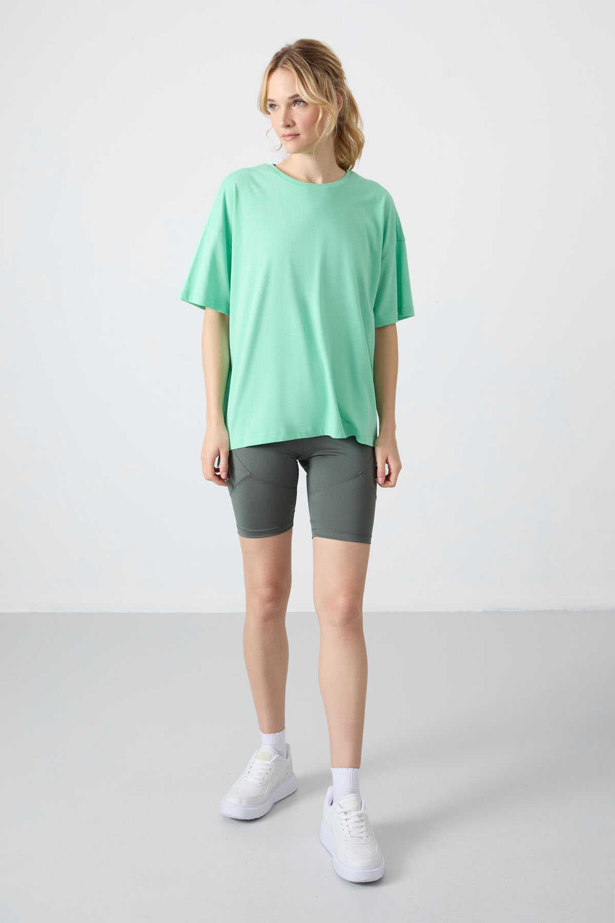Tommylife Toptan O Yaka Oversize Basic Kadın T-Shirt 97285 Su Yeşili
