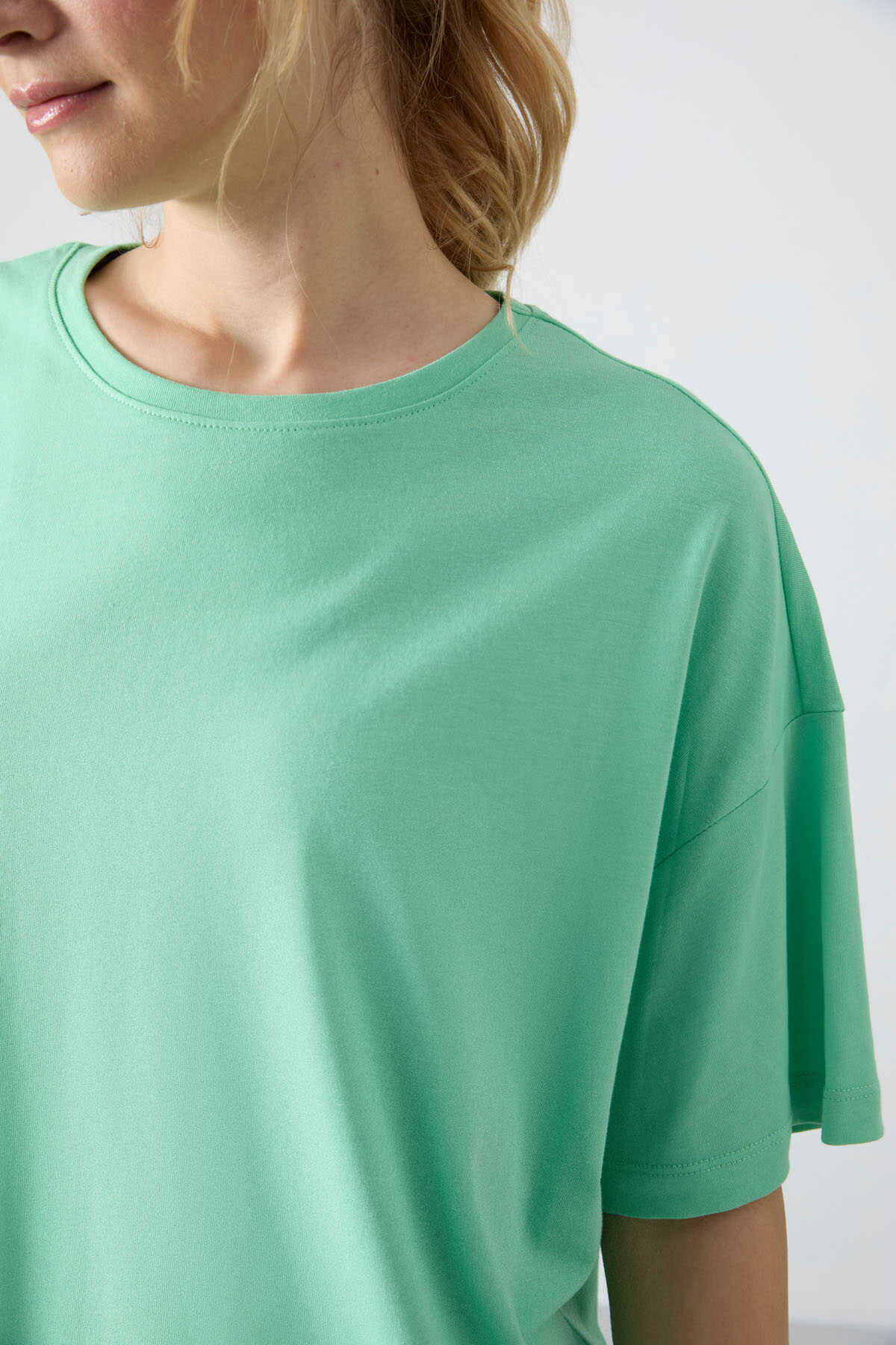 Tommylife Toptan O Yaka Oversize Basic Kadın T-Shirt 97285 Su Yeşili