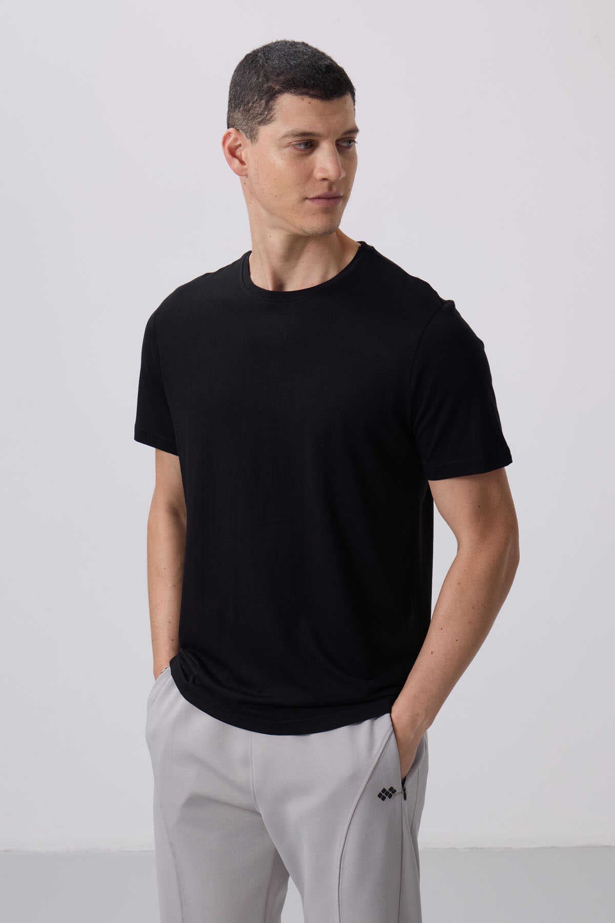 Tricou bărbătesc Tommylife Wholesale cu guler rotund, croială standard, de bază, 87911, negru