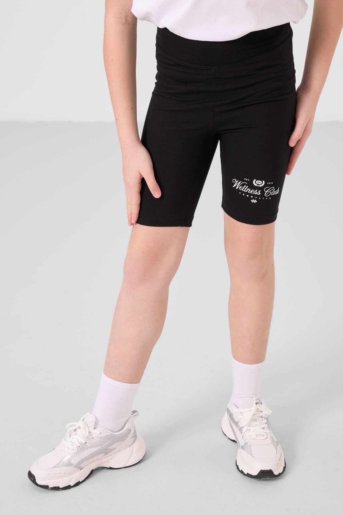 Tommylife Toptan Pamuklu O Yaka Standart Fit Baskılı Kız Çocuk Tayt Takım 75190 Beyaz Siyah