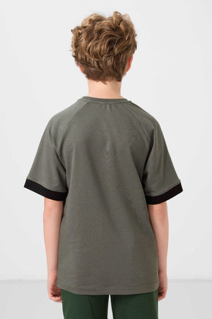 Tommylife Toptan Pamuklu Yumuşak Dokulu Oversize Cep Detaylı Erkek Çocuk T-Shirt 11295 Haki