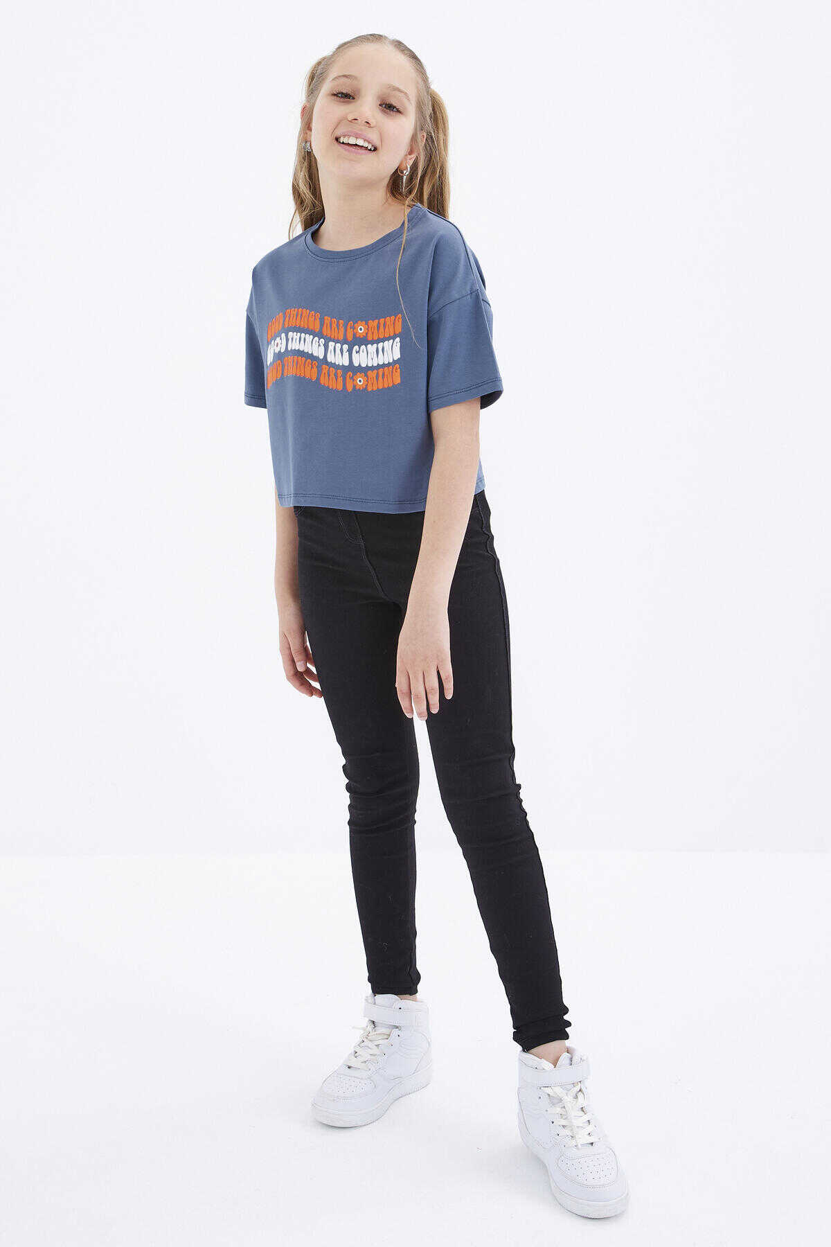Tricou scurt Tommylife Wholesale, culoare petrol, supradimensionat, cu text colorat, imprimat, cu umeri jos, guler O, pentru fete - 75038
