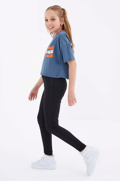 Tricou scurt Tommylife Wholesale, culoare petrol, supradimensionat, cu text colorat, imprimat, cu umeri jos, guler O, pentru fete - 75038