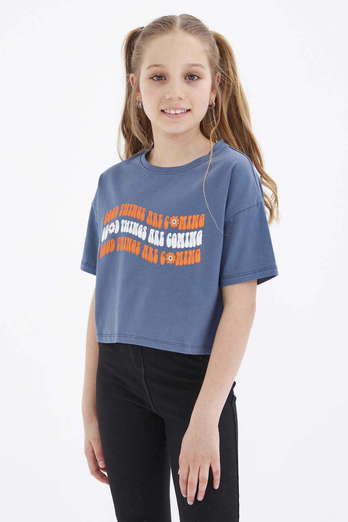 Tricou scurt Tommylife Wholesale, culoare petrol, supradimensionat, cu text colorat, imprimat, cu umeri jos, guler O, pentru fete - 75038