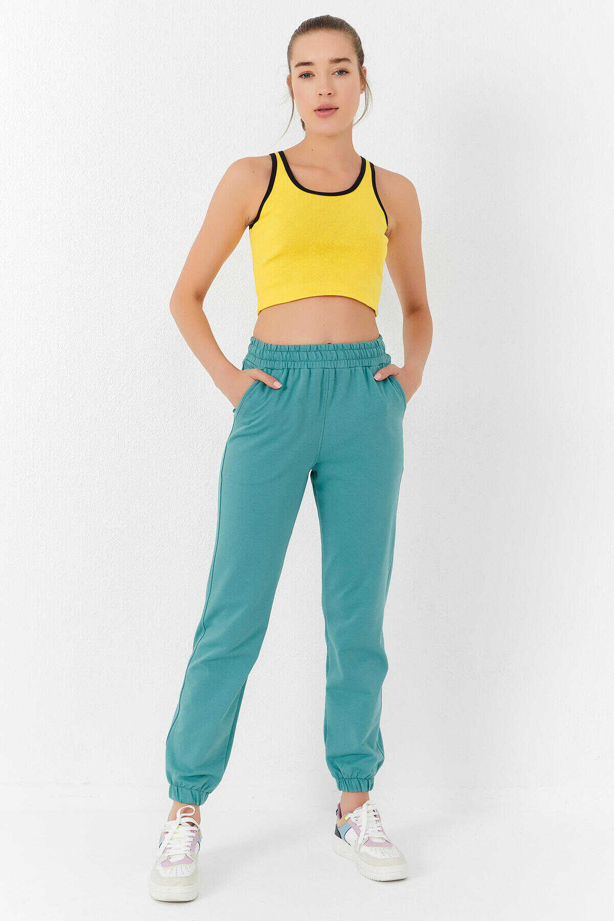 Tommylife Toptan Sarı Basic Sıfır Kol Dar Kalıp U Yaka Kadın Crop Top Atlet - 97162