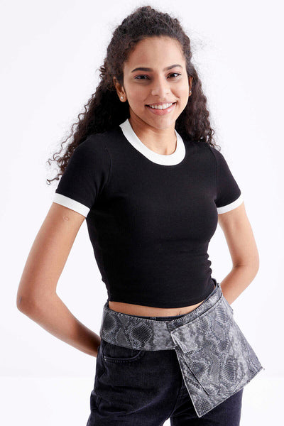 Tommylife Toptan Siyah Basic Kol Detaylı O Yaka Kadın Crop Top T-Shirt - 97200