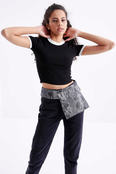 Tommylife Toptan Siyah Basic Kol Detaylı O Yaka Kadın Crop Top T-Shirt - 97200