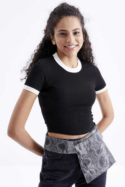 Tommylife Toptan Siyah Basic Kol Detaylı O Yaka Kadın Crop Top T-Shirt - 97200