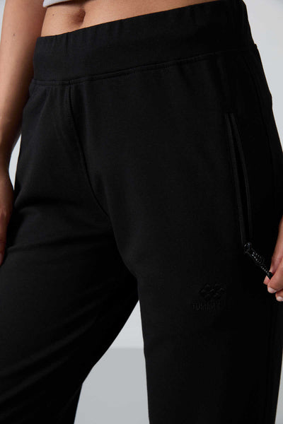Pantaloni de trening negri pentru femei Tommylife Wholesale cu buzunare cu fermoar, croială confortabilă, model clasic pe picior - 94195
