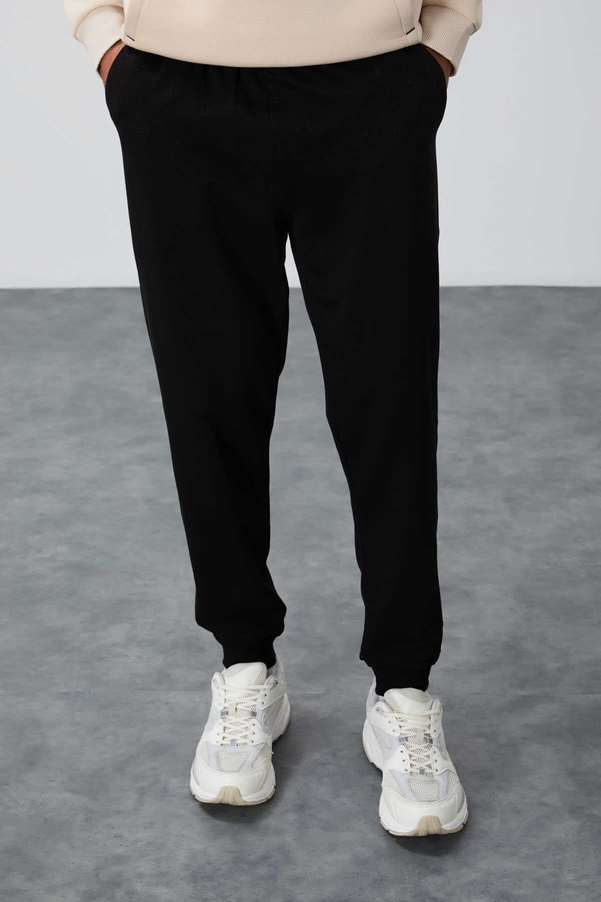 Tommylife Wholesale Black Classic Pocketed Standard Fit Cuffed Men's Sweatpants - 84652