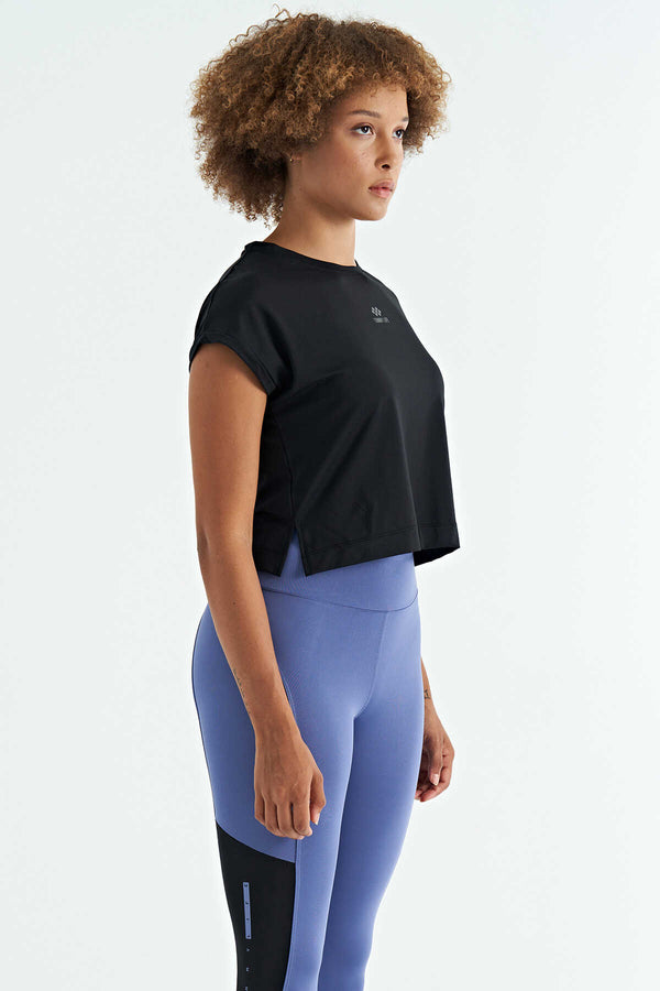 Tommylife Toptan Siyah Logo Baskılı O Yaka Düşük Kol Oversize Kadın Crop T-Shirt - 97262