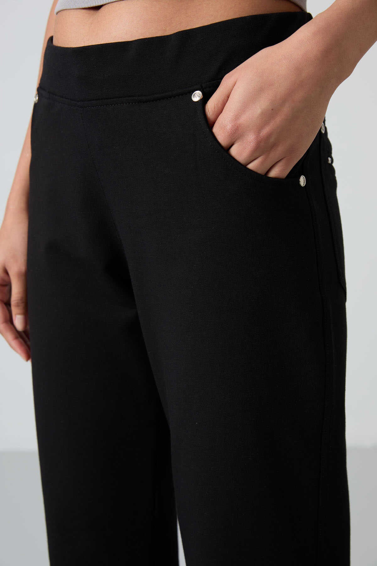 Tommylife Toptan Negru Piatra Detalii Buzunar Confort Forma Clasic Picior Femeie Trening Fusta - 94007