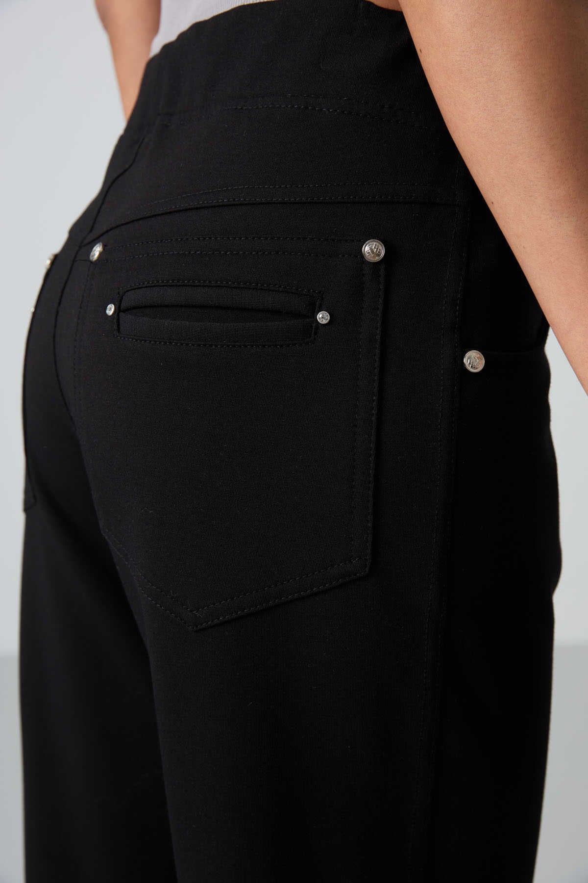 Tommylife Toptan Negru Piatra Detalii Buzunar Confort Forma Clasic Picior Femeie Trening Fusta - 94007