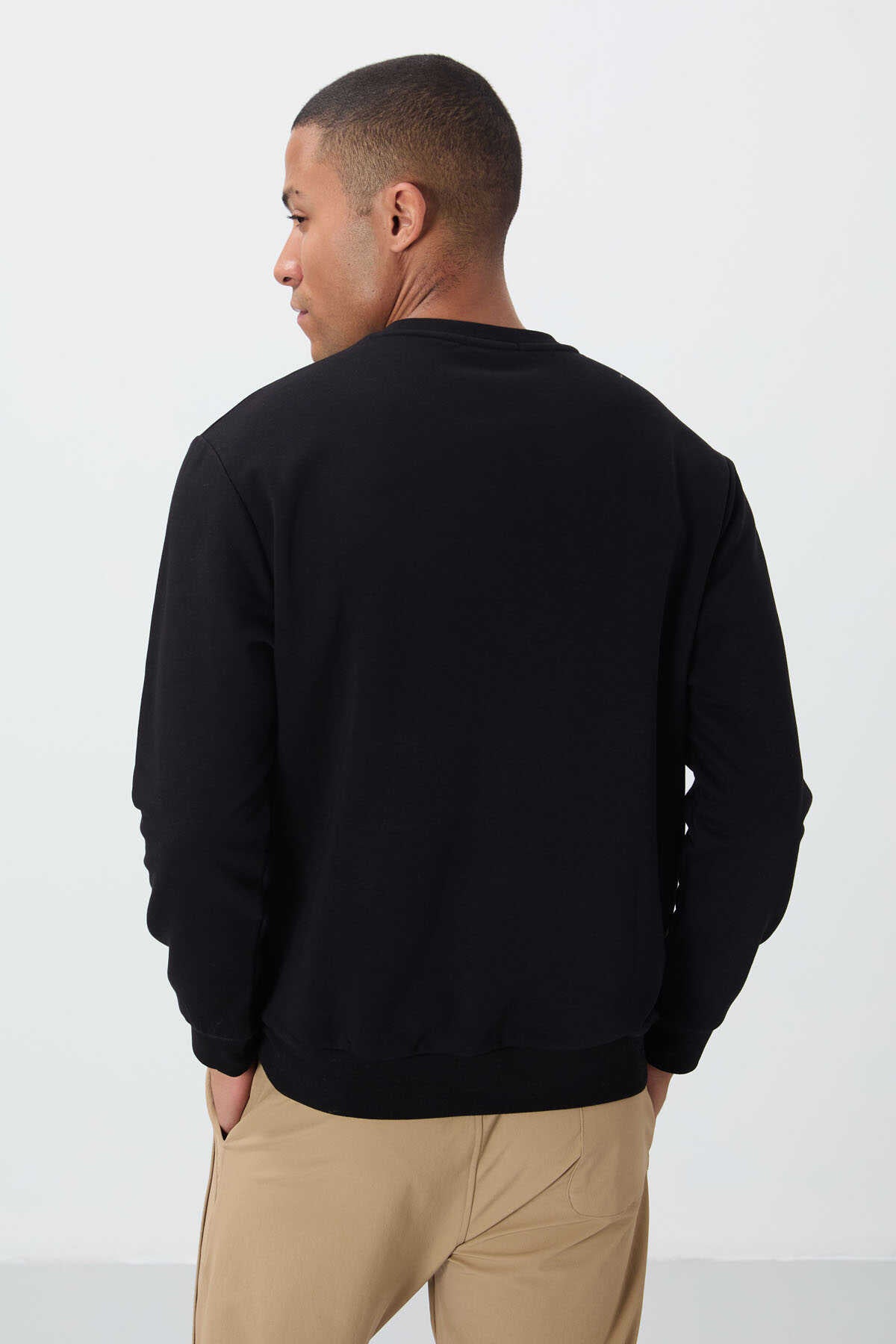 Hanorac bărbătesc Tommylife Wholesale, negru, cu guler rotund, croială casual, brodat - 88020