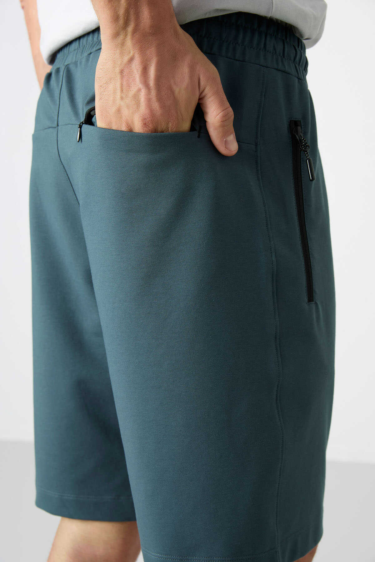 Tommylife Wholesale Standard Fit Basic Men's Shorts 81136 Forest Green