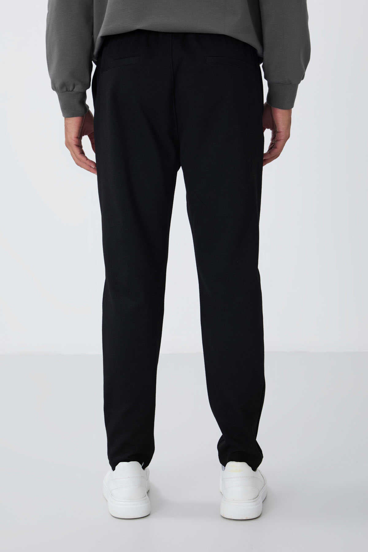 Pantaloni de trening Tommylife Wholesale Standard Fit pentru bărbați 82155 Negri
